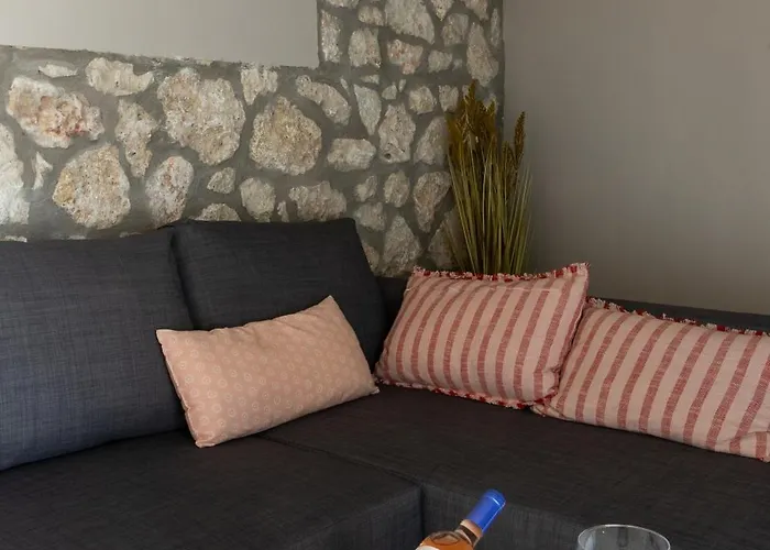 Markon Stone House 니키아나