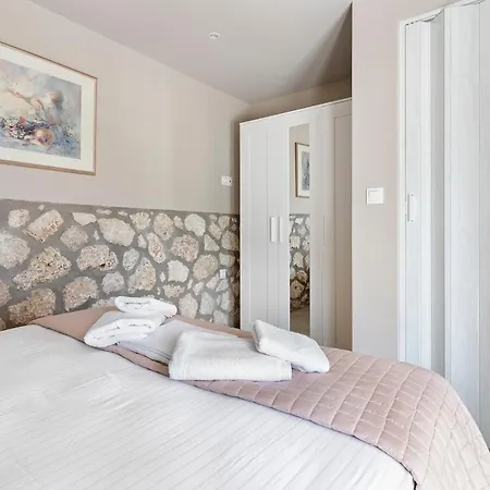 Marcon Stone House *