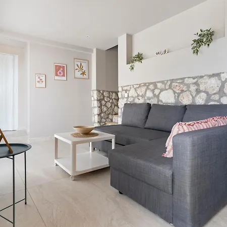 Marcon Stone House * Nikiana